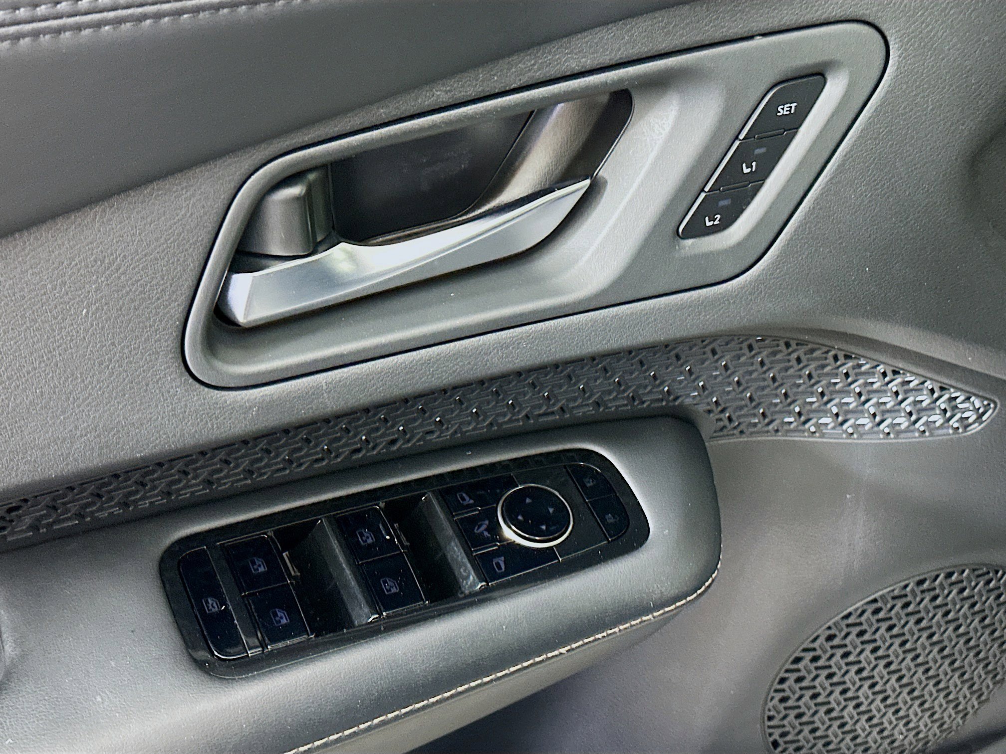 Used 2023 Nissan Ariya AWD image 15