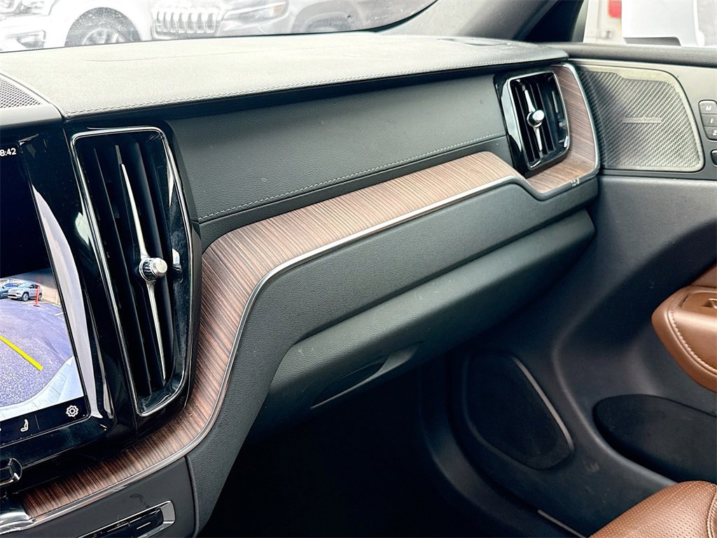 Used 2022 Volvo XC60 B5 Inscription w/ Advanced Package image 17