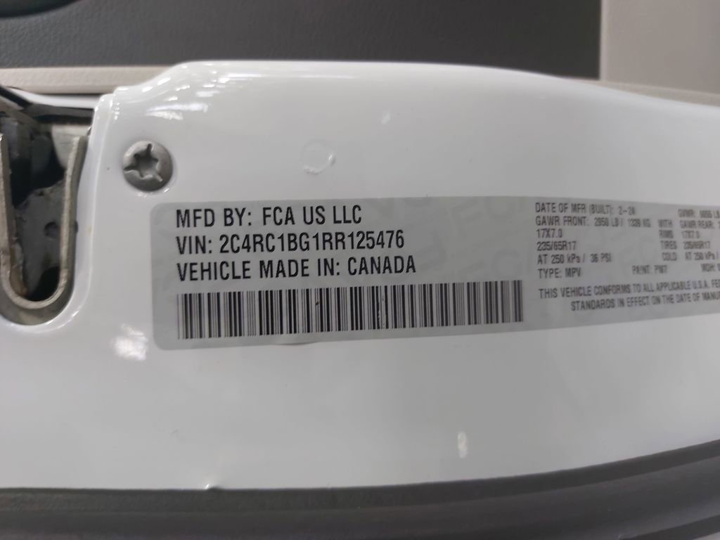 Used 2024 Chrysler Pacifica Touring-L FWD image 34