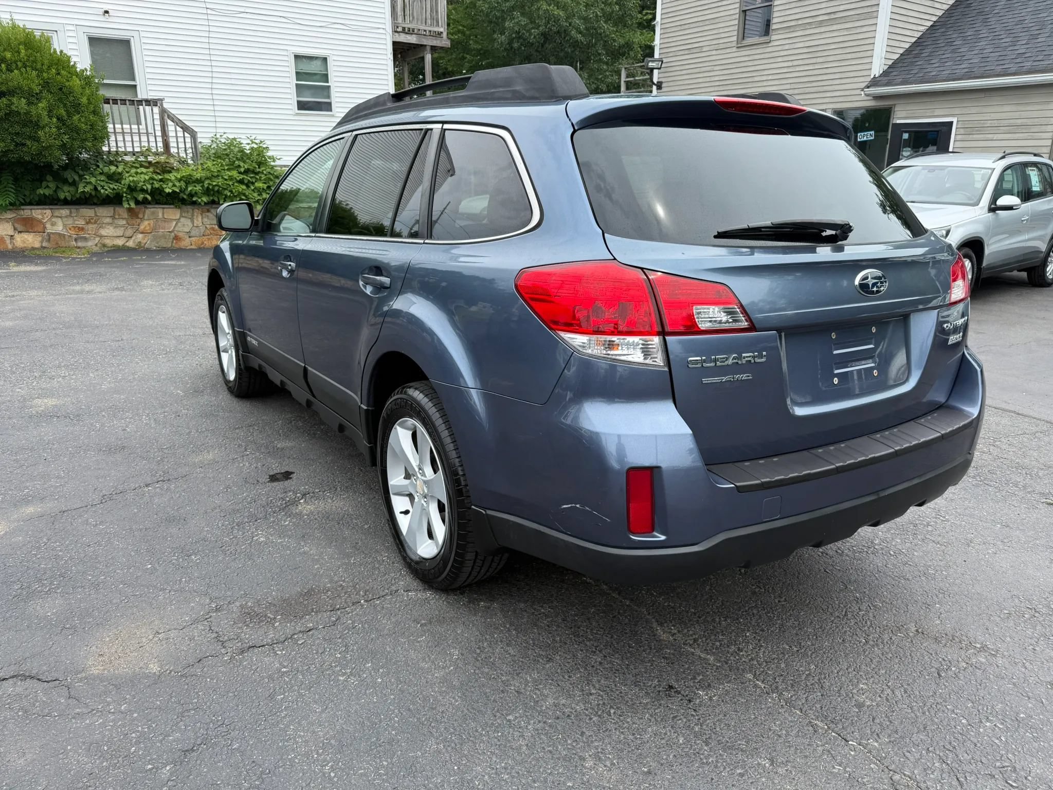 Used 2013 Subaru Outback 2.5i Premium w/ All-Weather Pkg AWD/4WD image 5