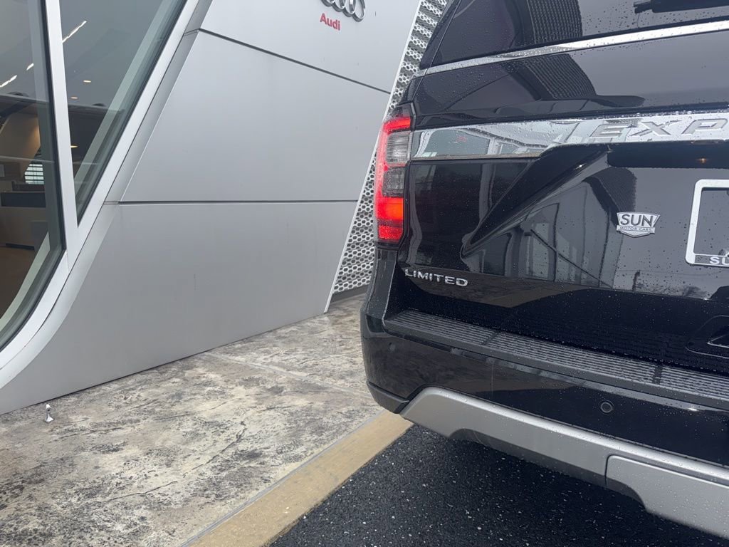 Used 2021 Ford Expedition Limited image 27
