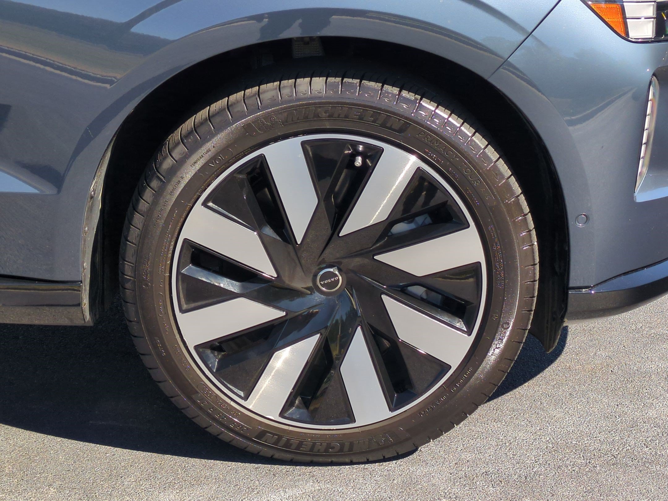 Used 2025 Volvo EX90 Ultra AWD/4WD image 11