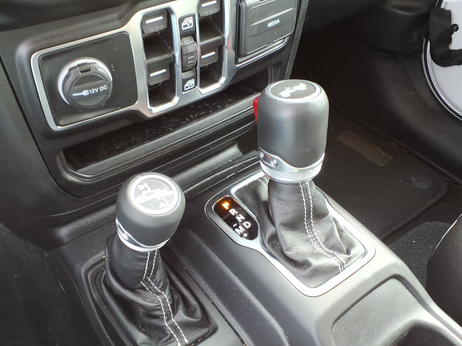 Used 2022 Jeep Wrangler Unlimited Sahara w/ Cold Weather Group image 18