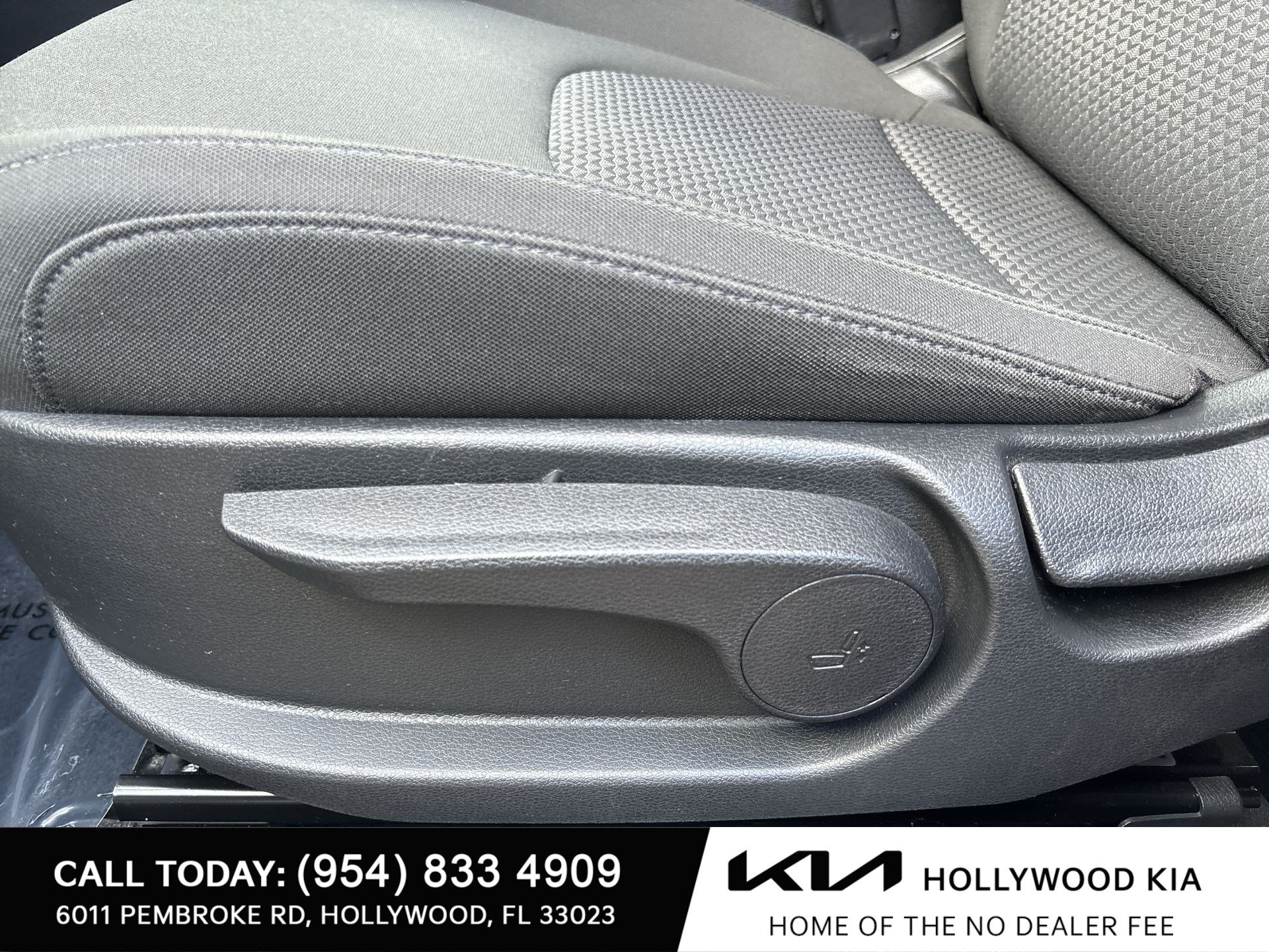 Used 2025 Kia Sportage LX FWD image 14