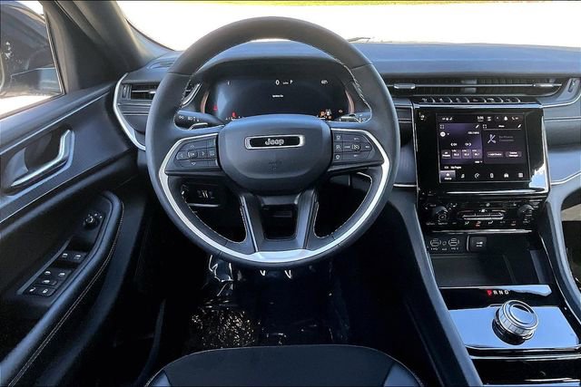 Used 2023 Jeep Grand Cherokee L Laredo AWD/4WD image 5
