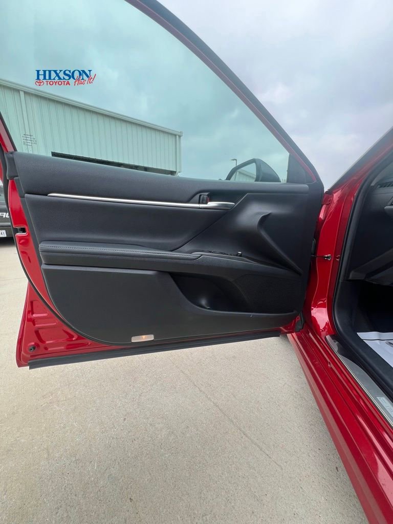 Used 2021 Toyota Camry XSE image 9