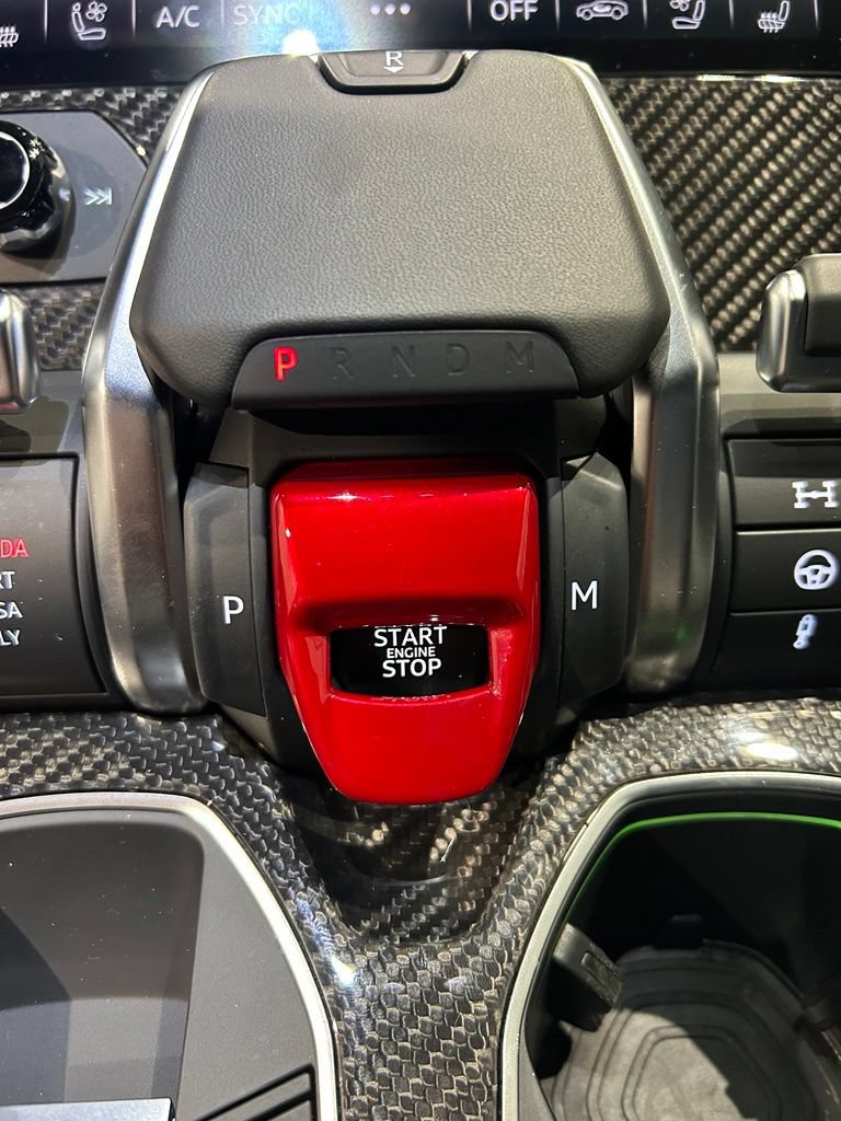 Used 2024 Lamborghini Urus Performante AWD/4WD image 27