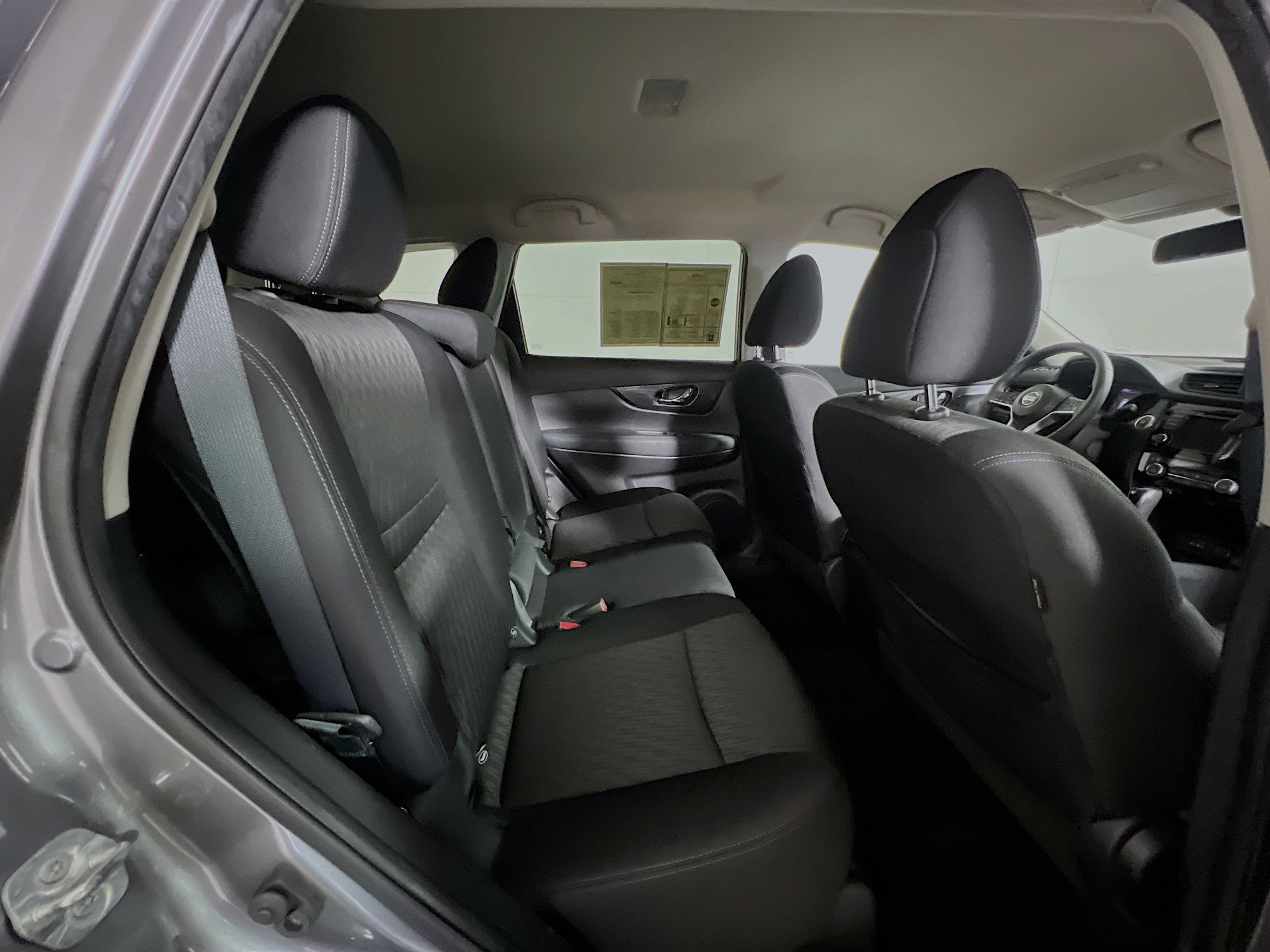 Used 2019 Nissan Rogue SV image 32