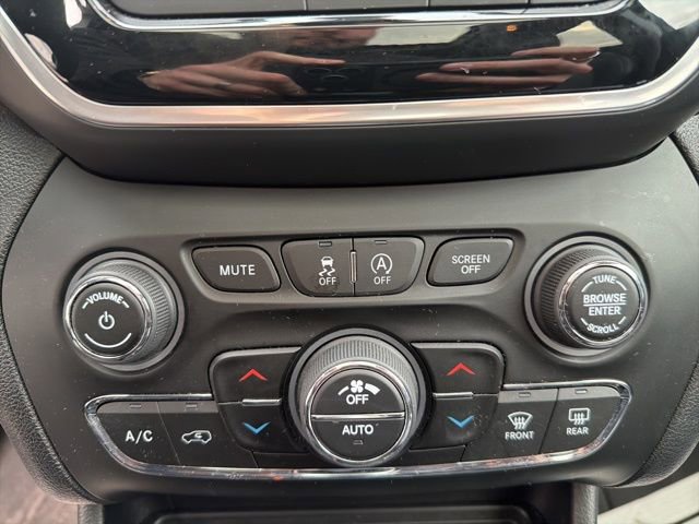 Used 2022 Jeep Cherokee Limited image 26