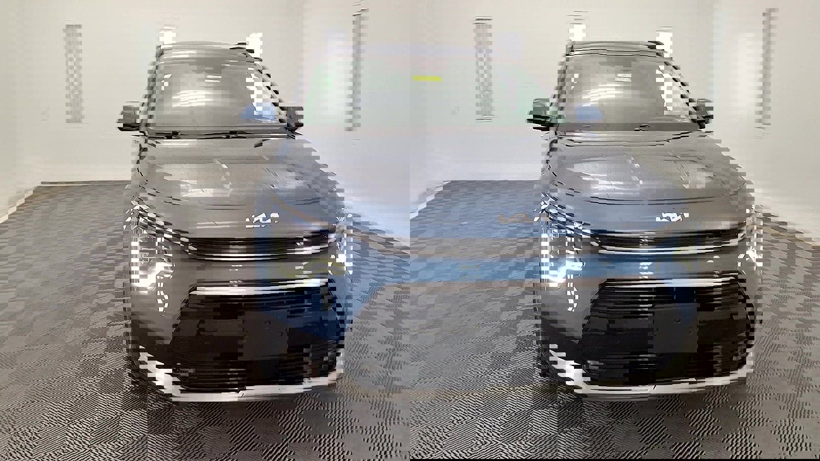 Used 2023 Kia Niro SX Touring image 7