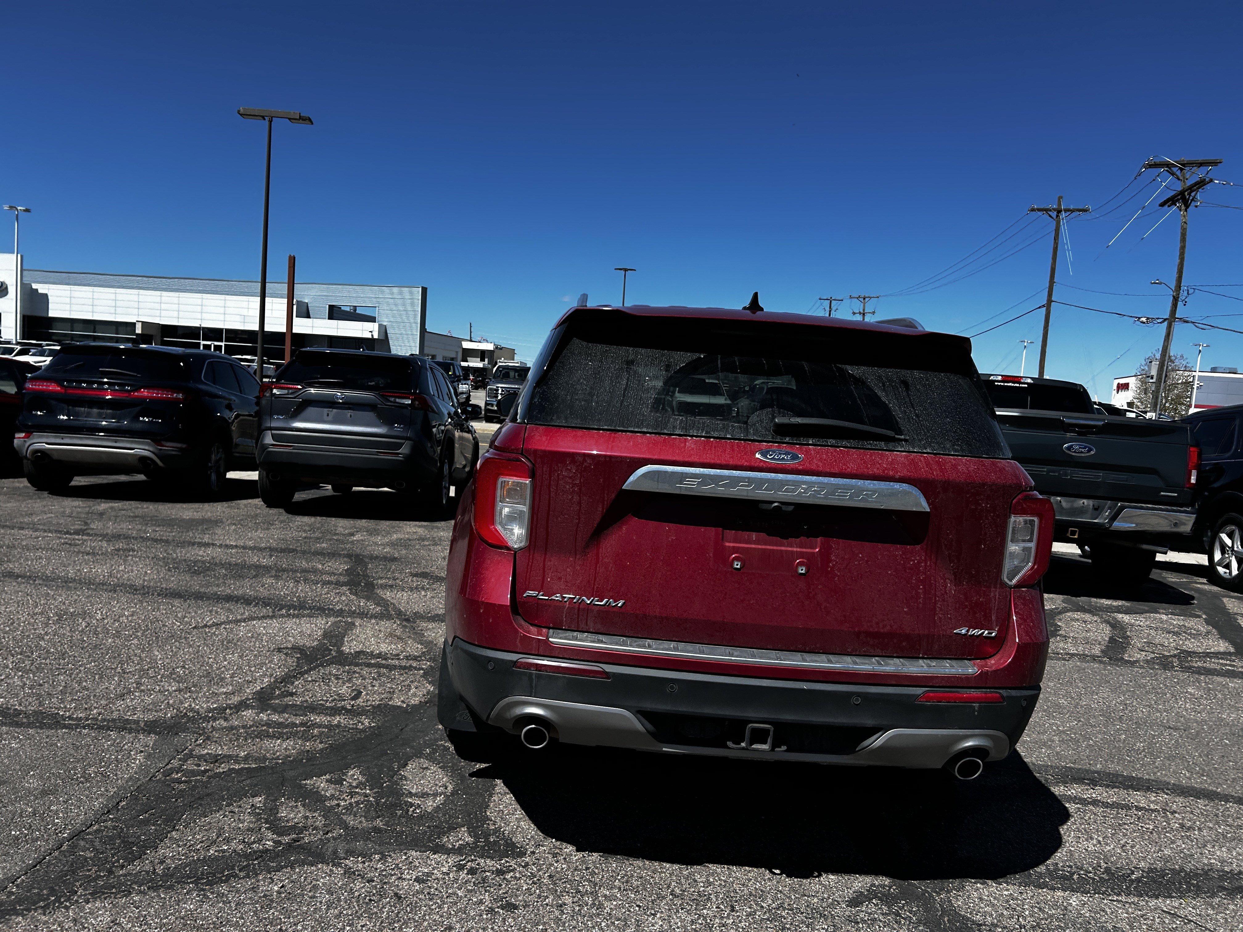 Used 2022 Ford Explorer Platinum w/ Premium Technology Package AWD/4WD image 4
