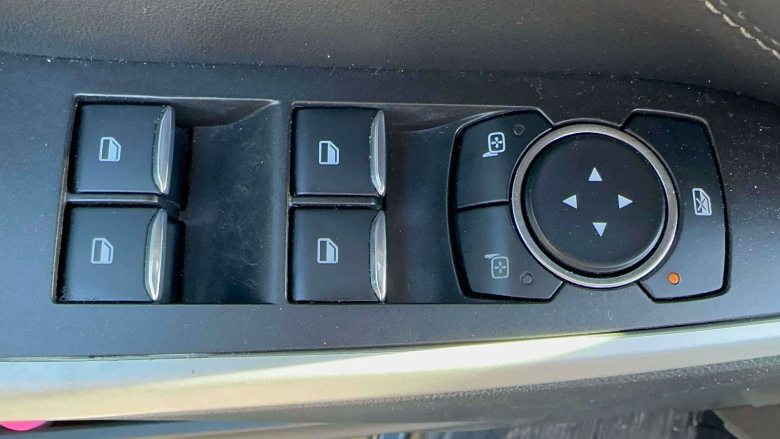 Used 2023 Ford Explorer XLT w/ Equipment Group 202A AWD/4WD image 13