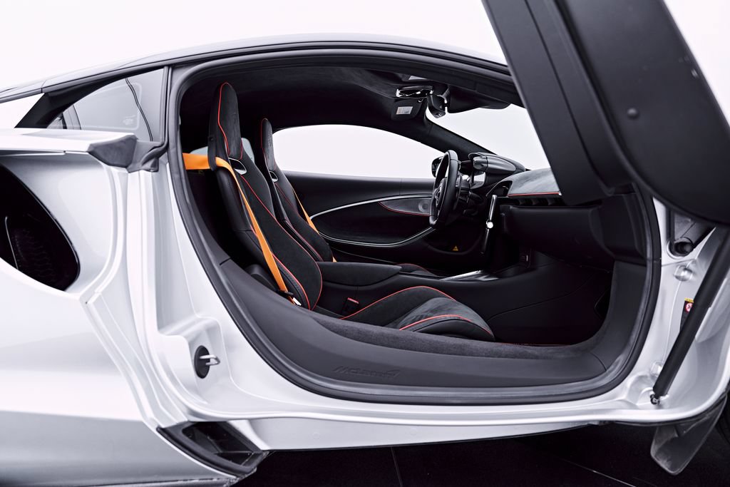 Used 2023 McLaren Artura RWD image 45