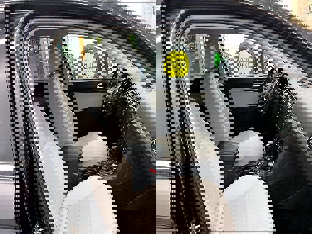 Used 2021 Volkswagen Tiguan SE AWD/4WD image 11