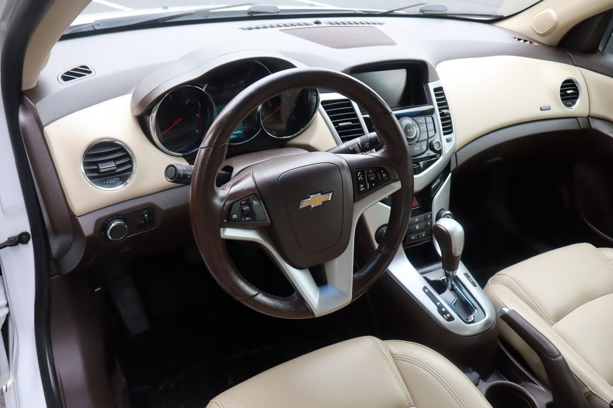 Used 2015 Chevrolet Cruze Diesel FWD image 14
