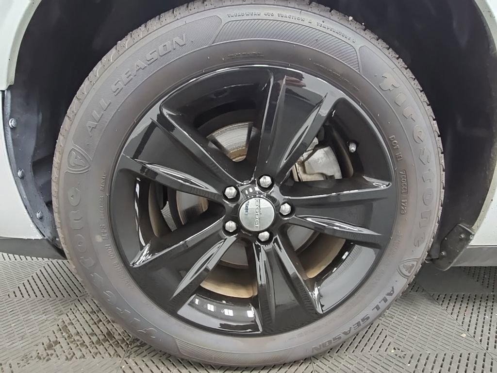 Used 2015 Dodge Challenger SXT image 36