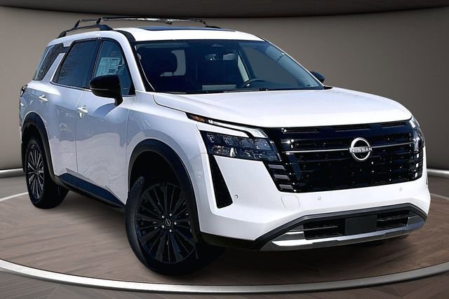 New 2026 Nissan Pathfinder SL image 2