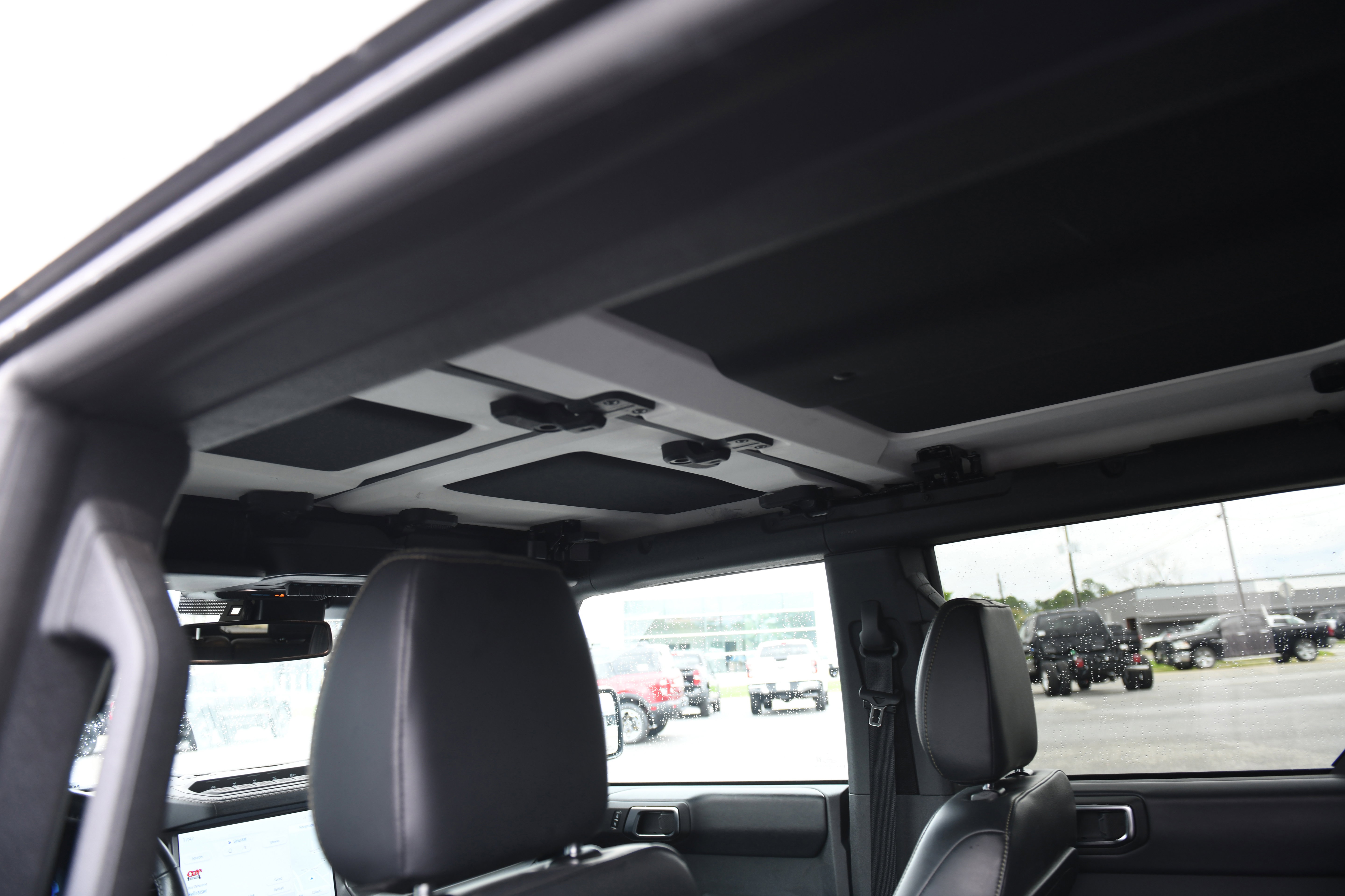 Used 2025 Ford Bronco Badlands image 19