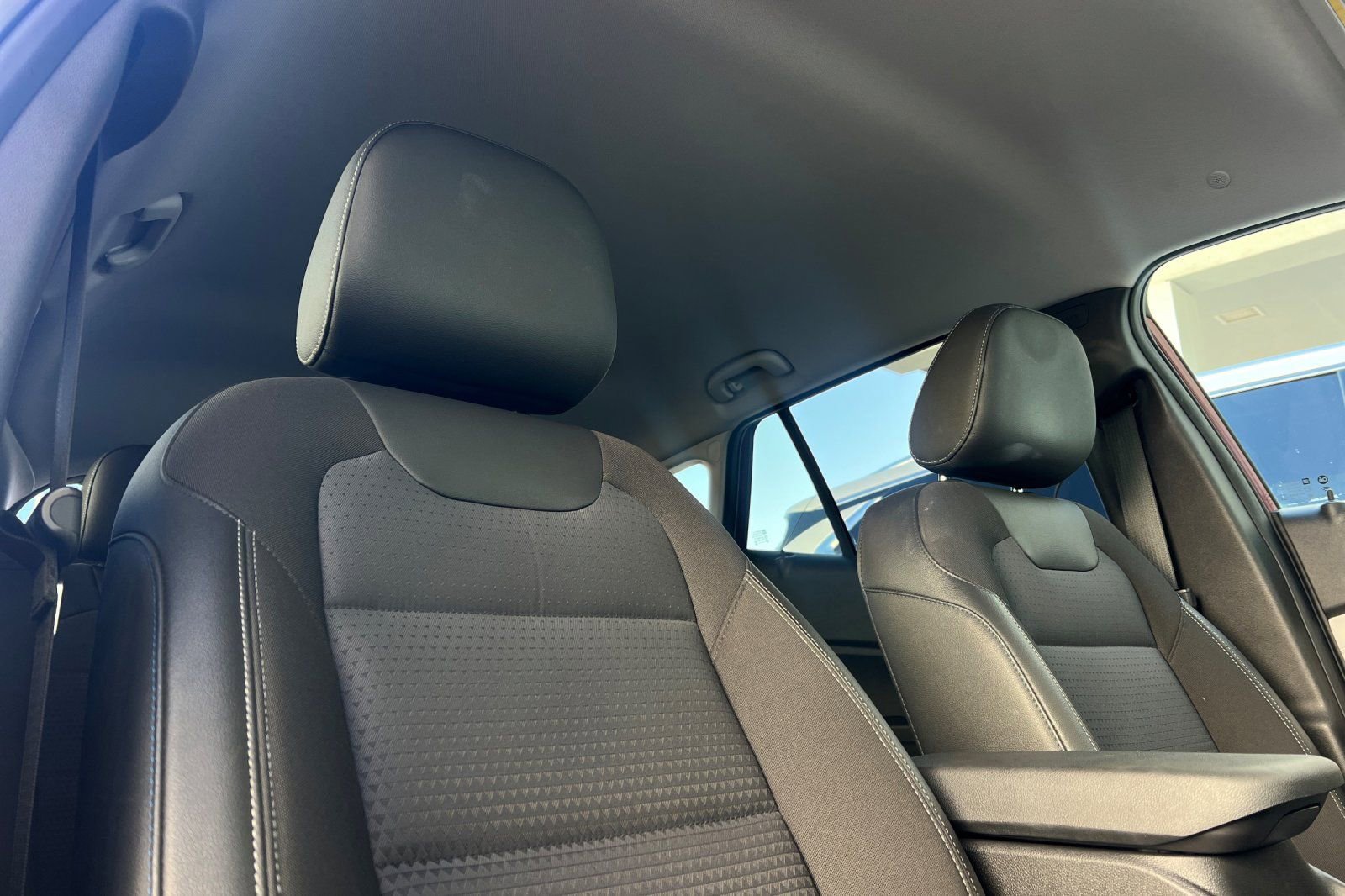 Used 2024 Chevrolet Trax LT w/ LT Convenience Package image 21