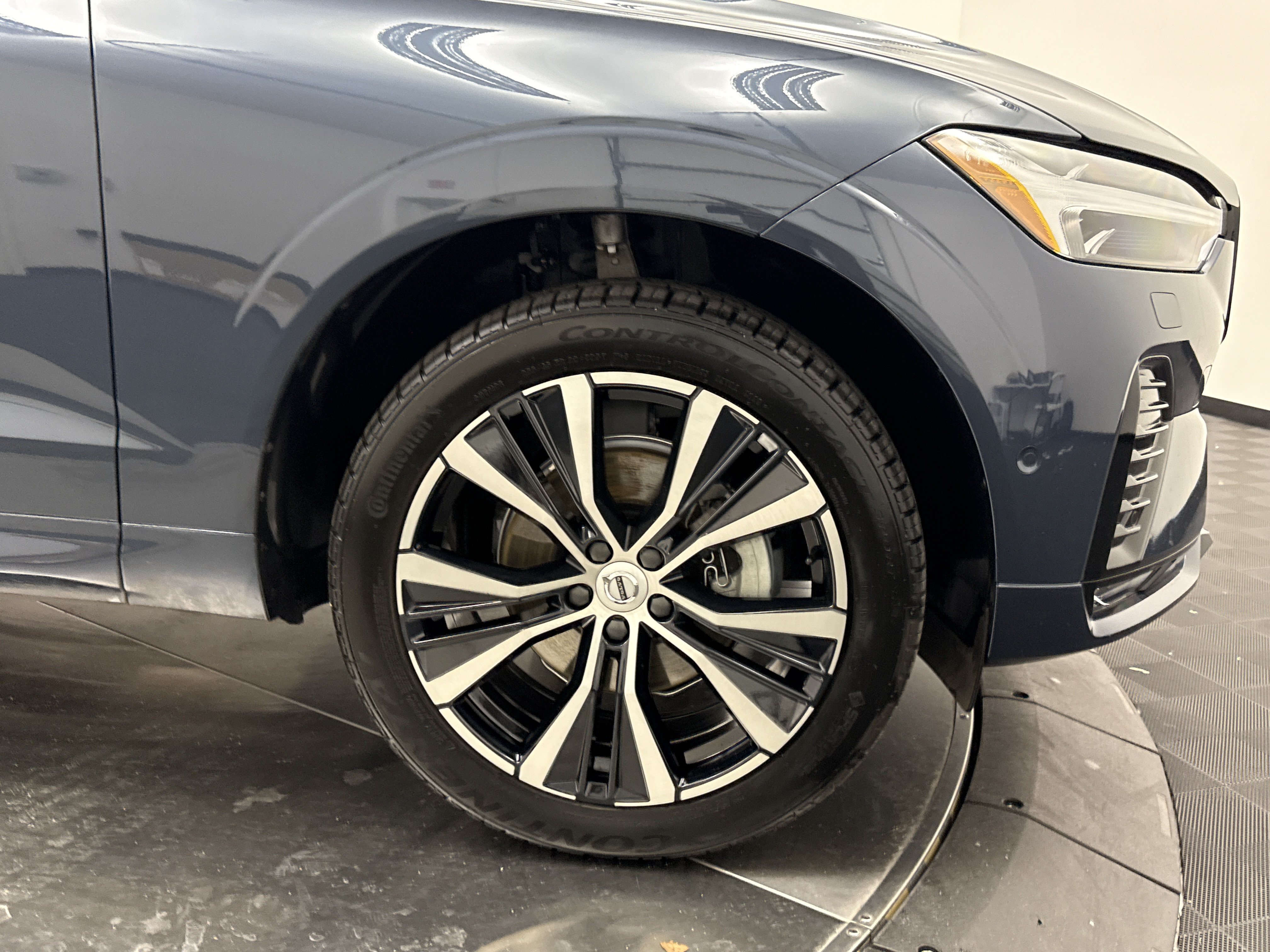 Used 2024 Volvo XC60 B5 Plus w/ Protection Package Premier AWD/4WD image 9