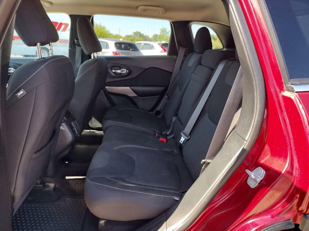 Used 2017 Jeep Cherokee Latitude w/ Cold Weather Group image 7