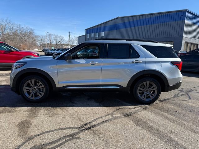 Used 2025 Ford Explorer Active w/ Active Comfort Package image 2