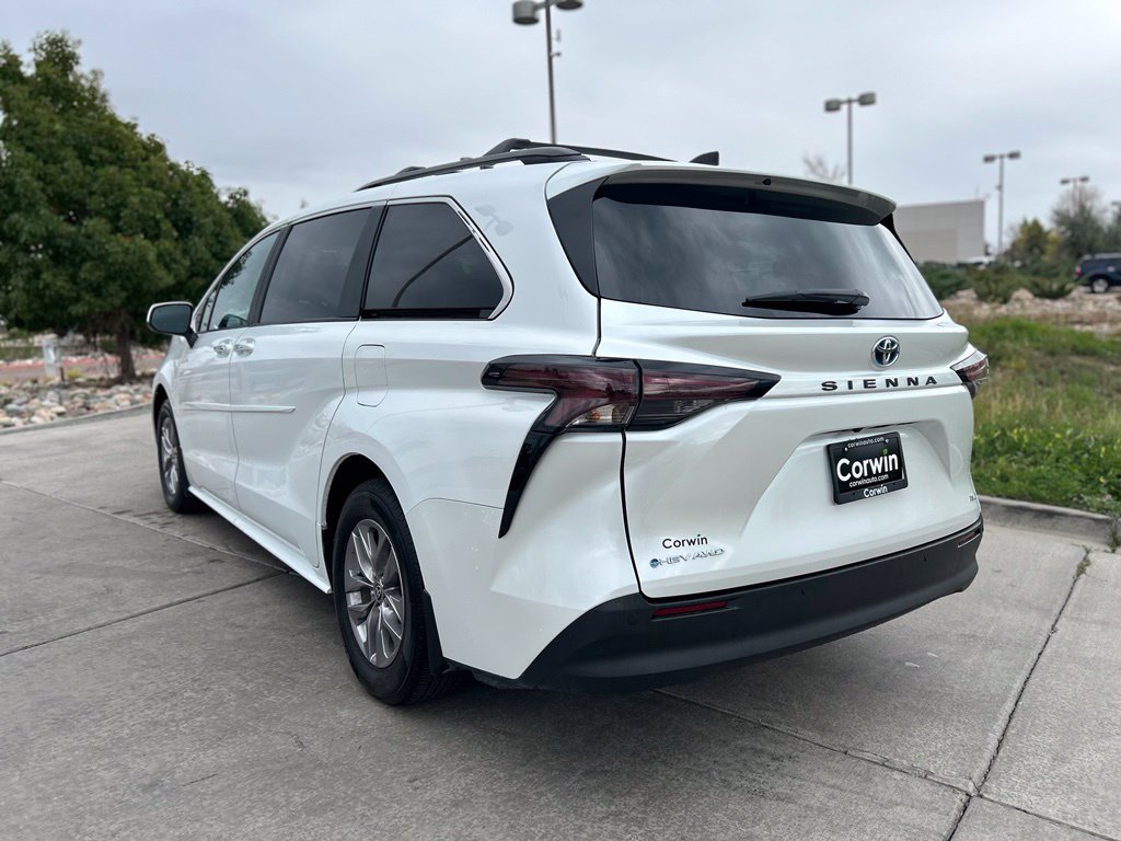 Used 2025 Toyota Sienna XLE w/ XLE Plus Package AWD/4WD image 6