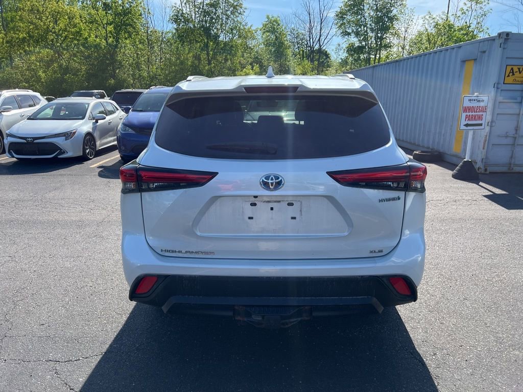 Used 2022 Toyota Highlander XLE AWD/4WD image 4