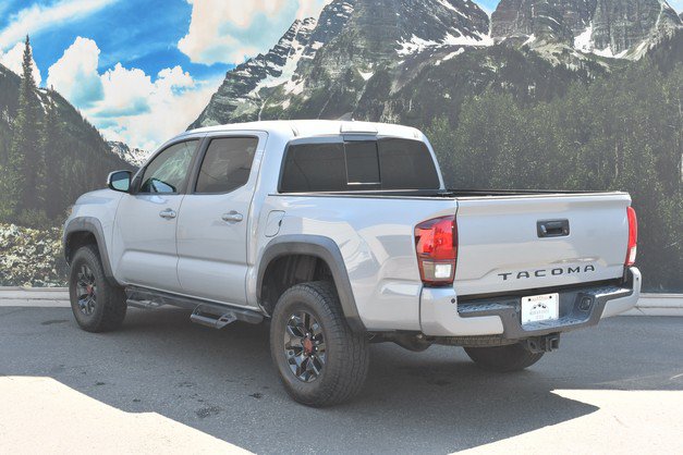 Certified 2018 Toyota Tacoma TRD Off-Road w/ Technology Package AWD/4WD image 9