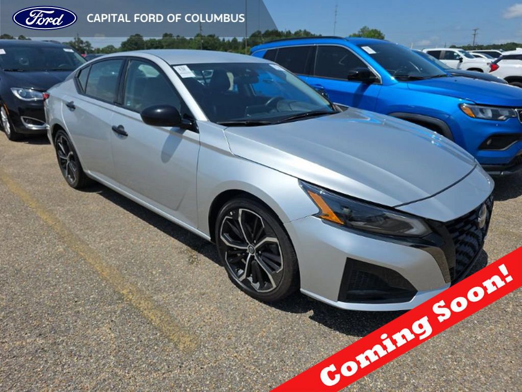 Used 2023 Nissan Altima 2.5 SR FWD image 1