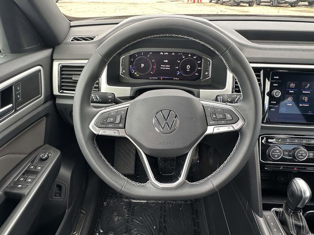 Certified 2023 Volkswagen Atlas Cross Sport SE w/ Black Wheel Package image 17