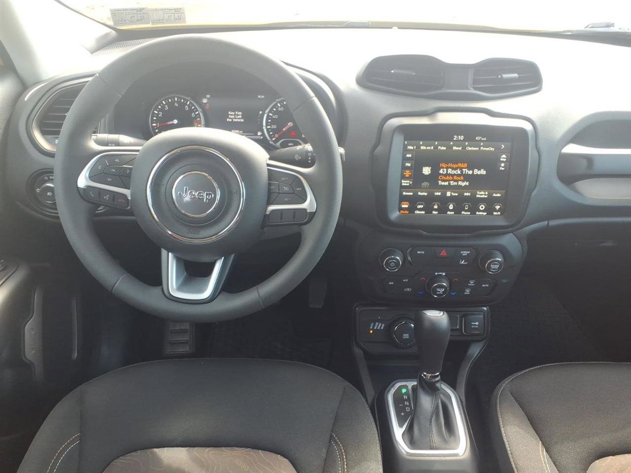 Used 2023 Jeep Renegade Latitude image 9