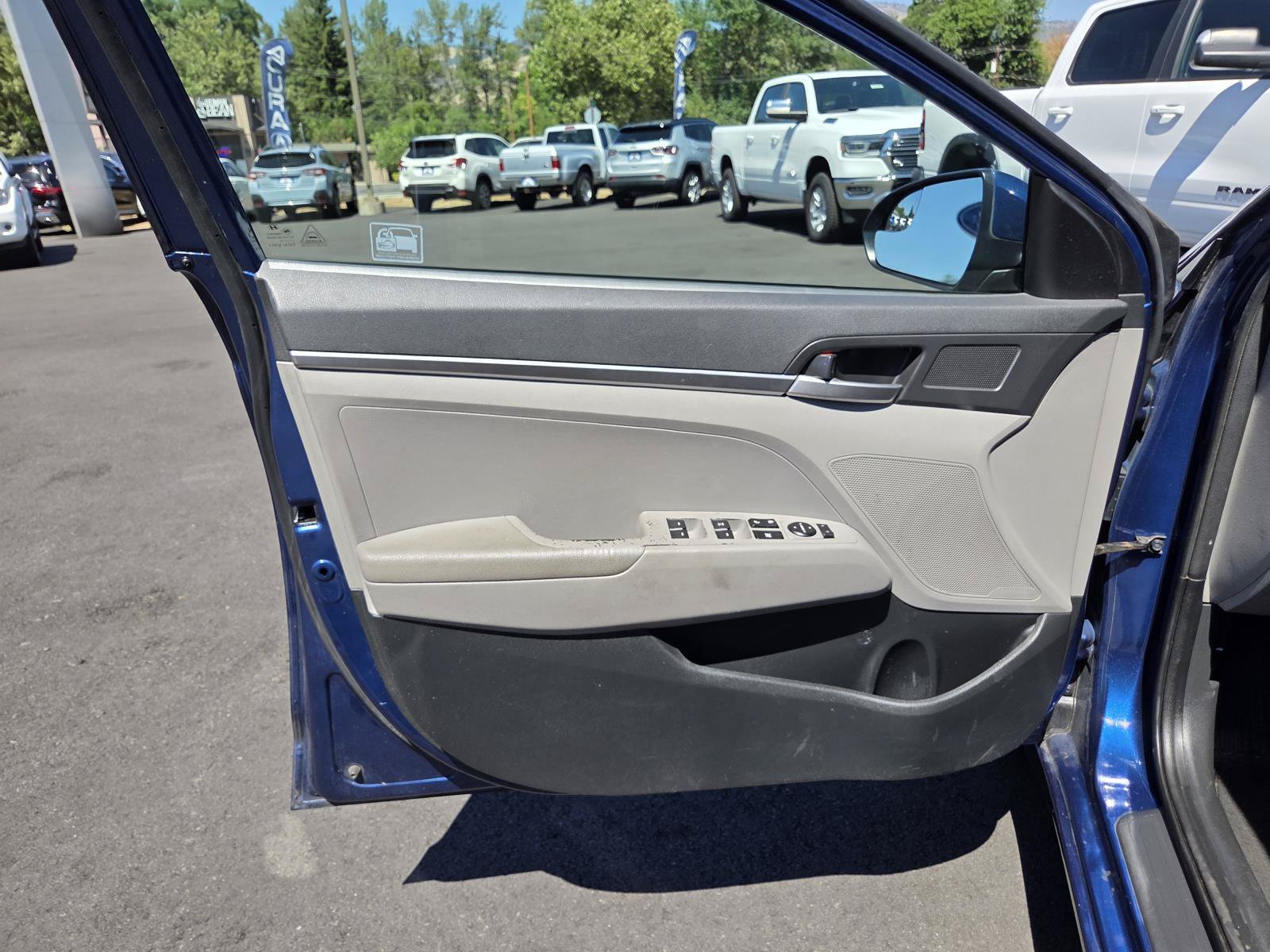 Used 2019 Hyundai Elantra SE FWD image 12