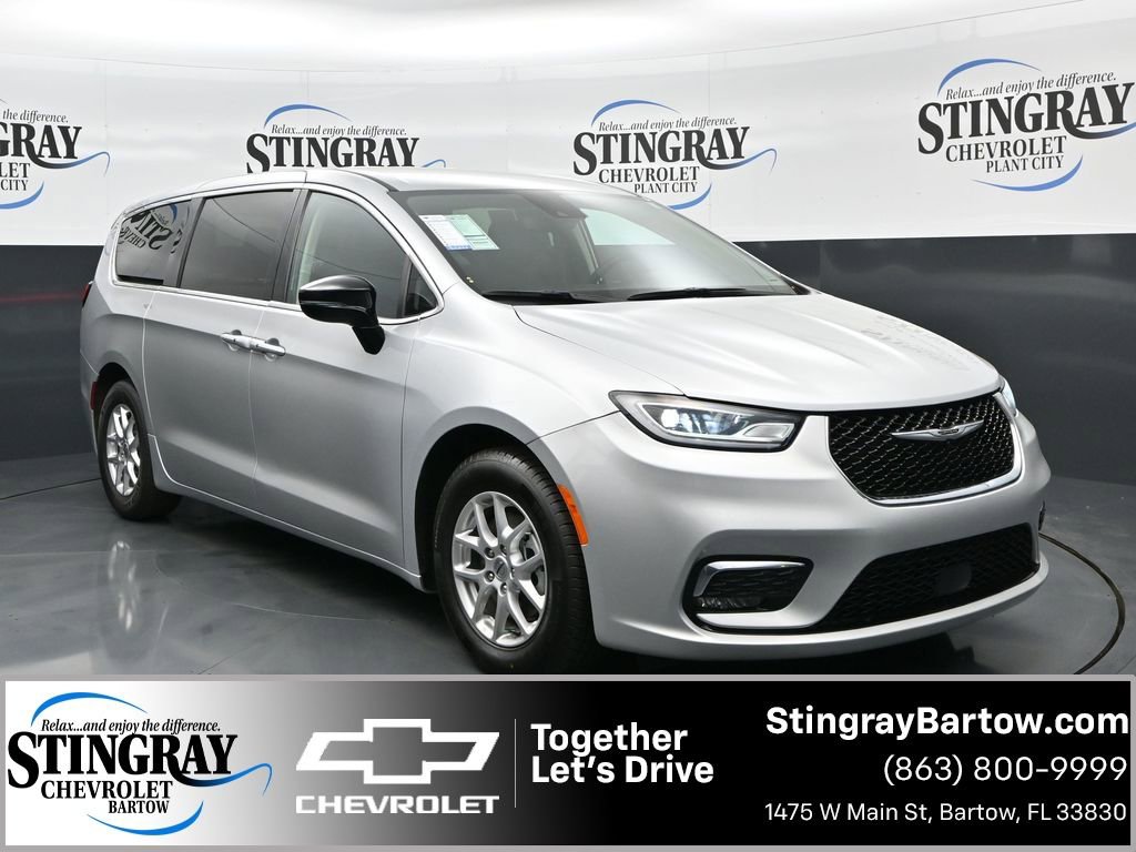 Used 2024 Chrysler Pacifica Touring-L FWD video 1
