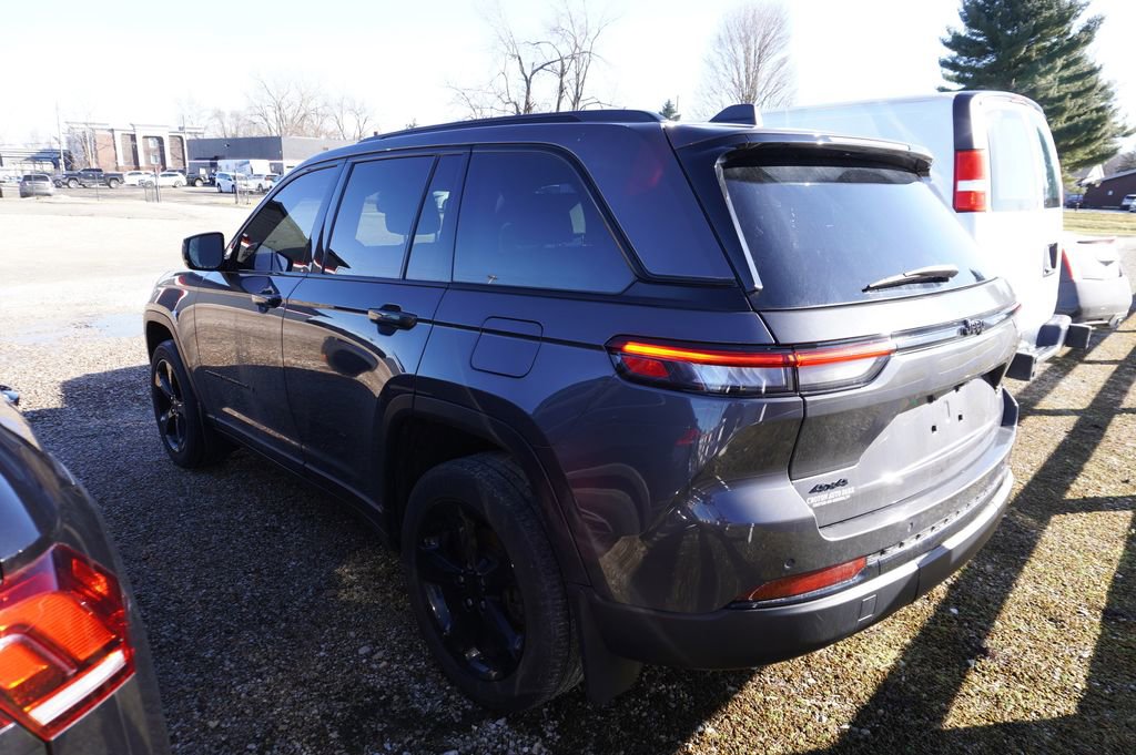 Used 2023 Jeep Grand Cherokee Altitude image 5