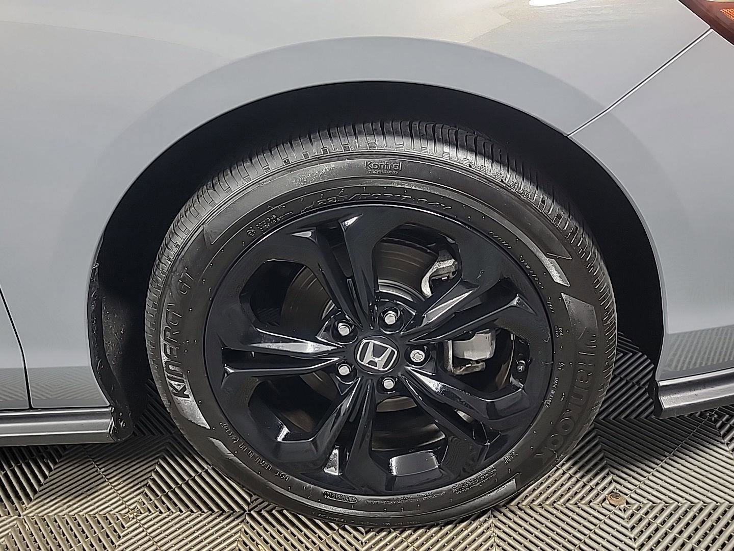 Certified 2025 Honda Accord SE image 3