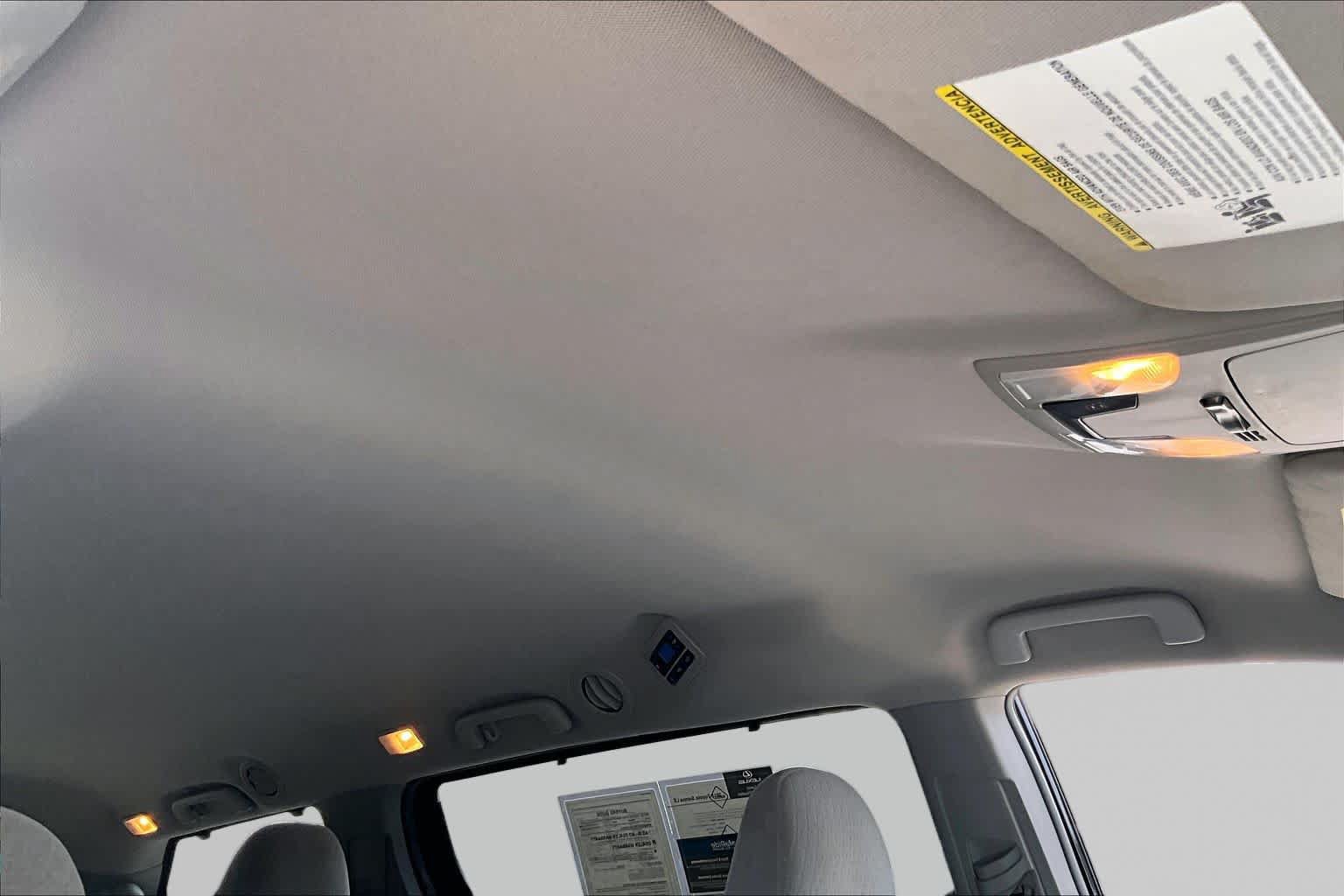 Used 2015 Toyota Sienna LE FWD image 14