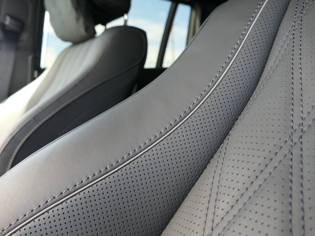 Used 2025 Mercedes-Benz Maybach GLS 600 4MATIC image 12