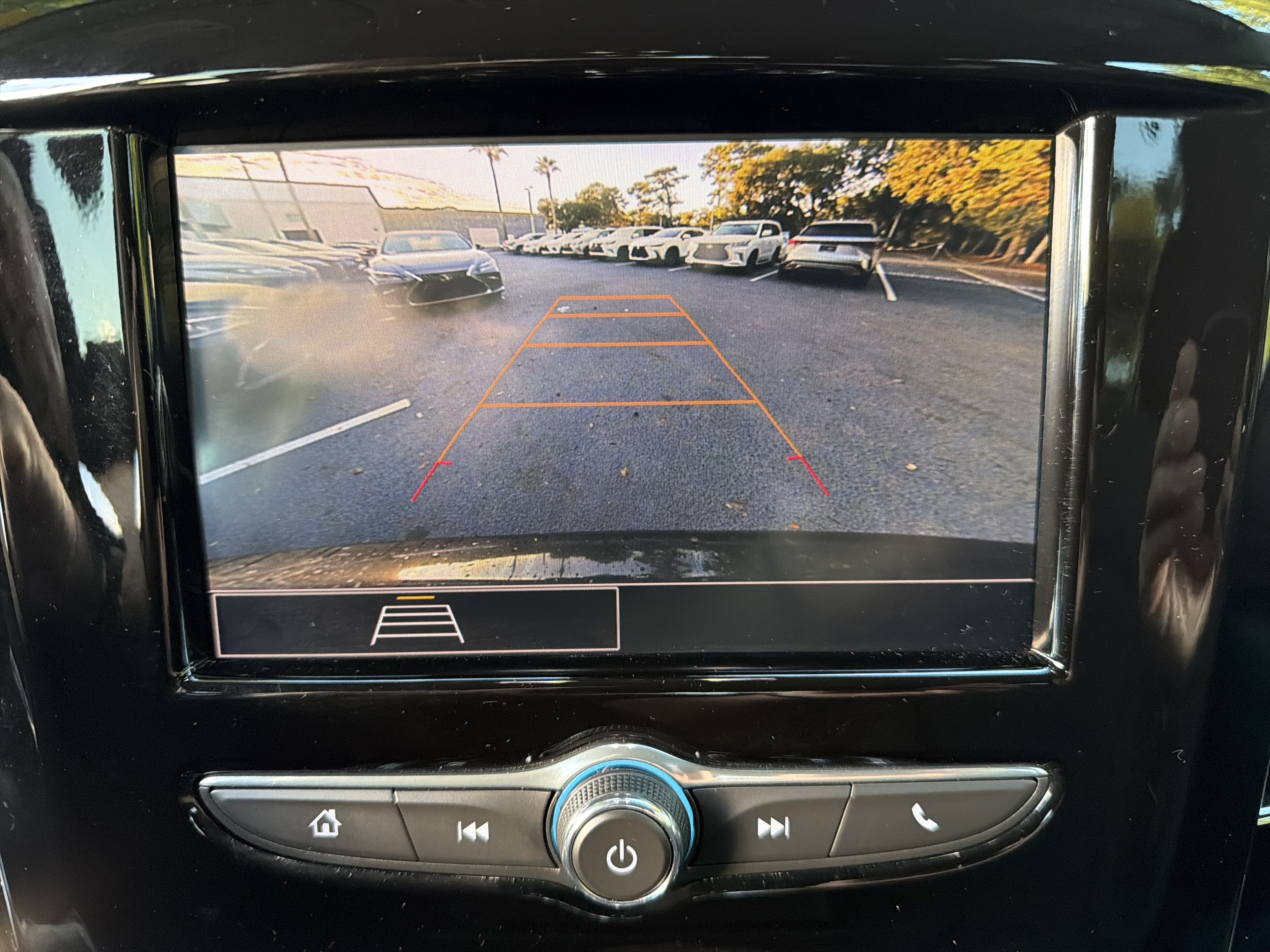 Used 2021 Chevrolet Traverse LS FWD image 25