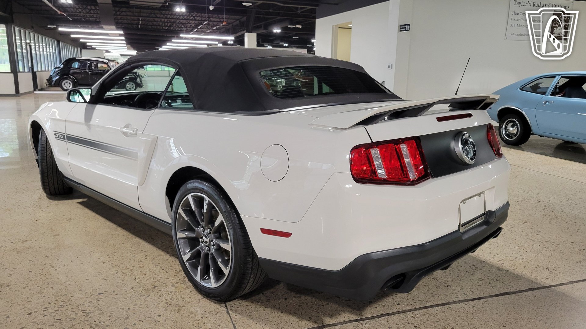 Used 2011 Ford Mustang GT Premium w/ Electronics Pkg RWD image 30