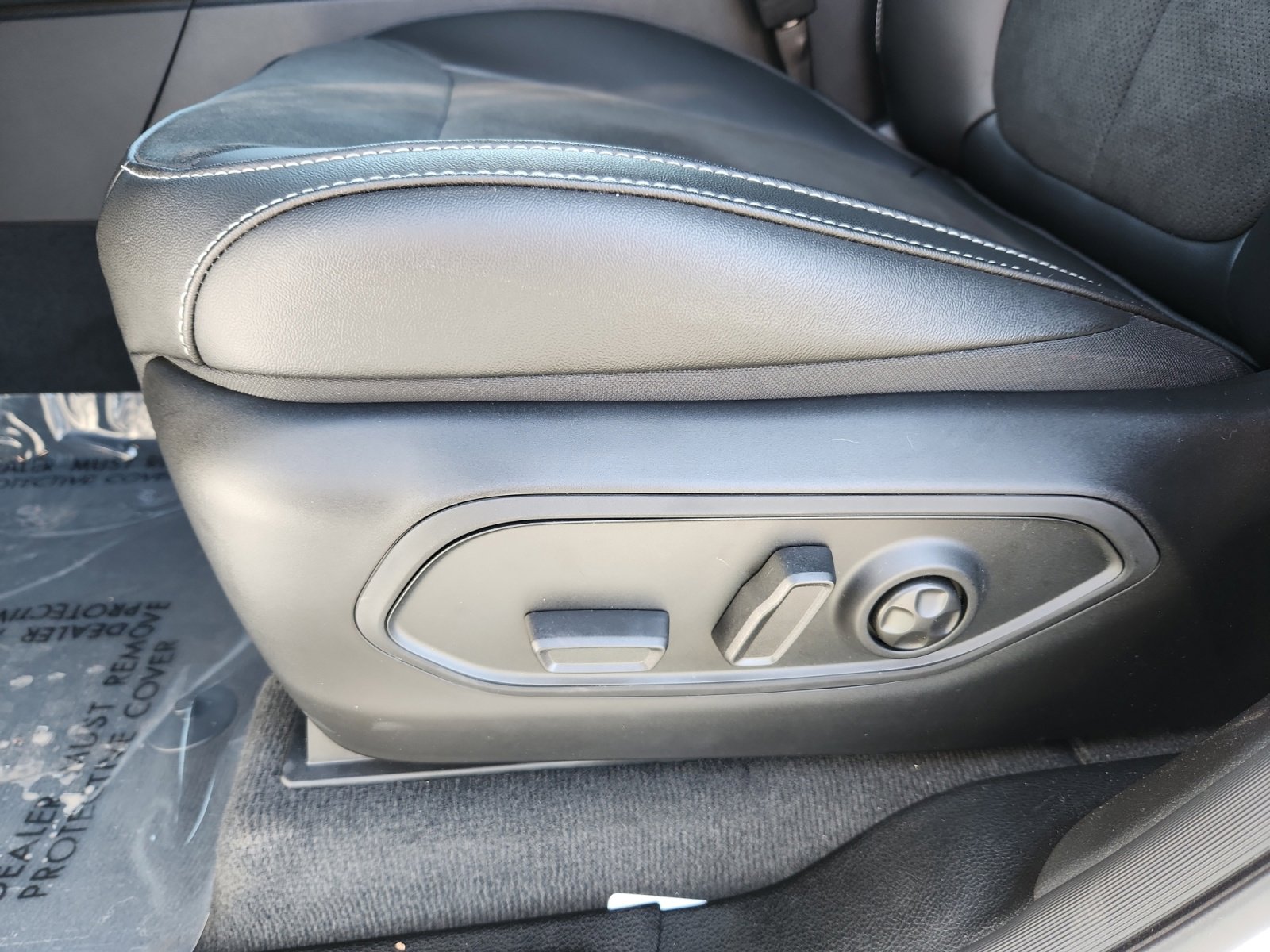 New 2025 Jeep Grand Cherokee Altitude image 14