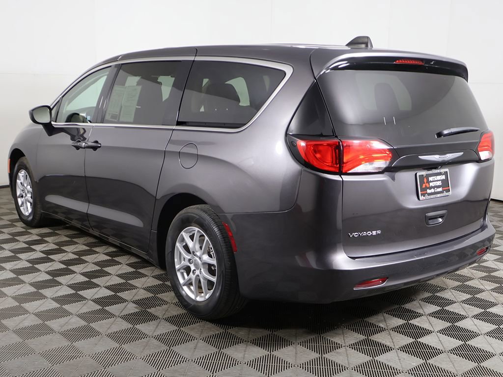 Used 2023 Chrysler Voyager LX image 7