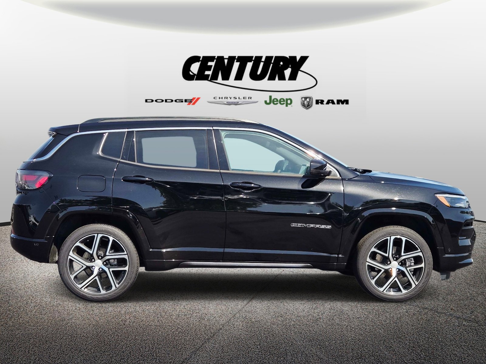 Used 2024 Jeep Compass Limited w/ Elite Group AWD/4WD image 2
