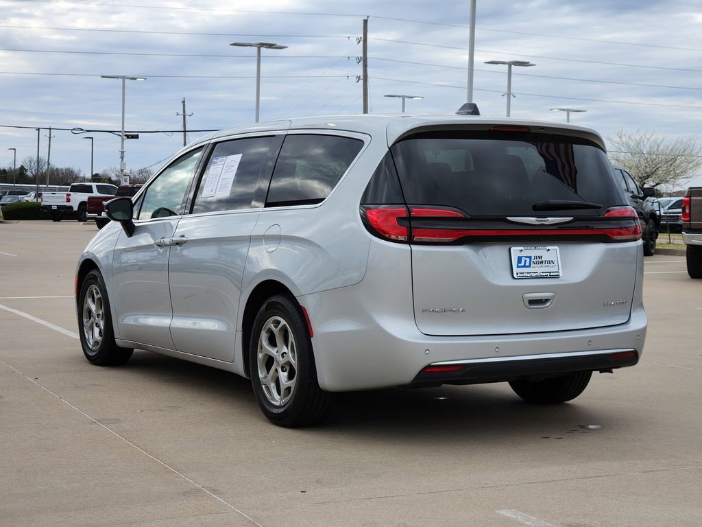 Used 2024 Chrysler Pacifica Limited image 6