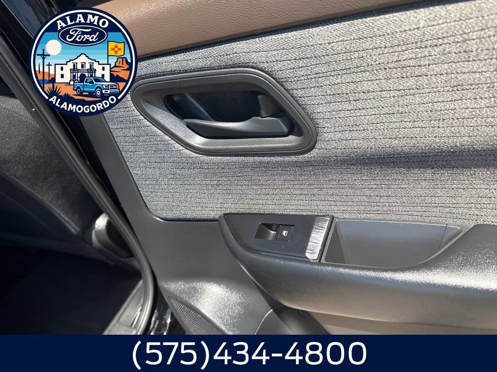 Used 2023 Nissan Rogue S image 15