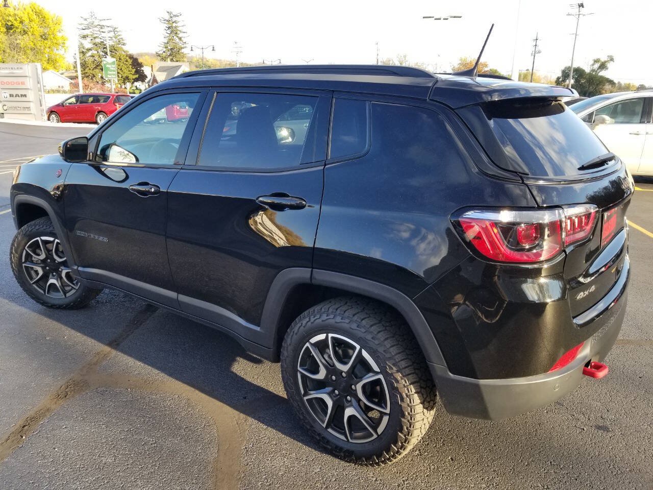 Certified 2024 Jeep Compass Trailhawk w/ Sun and Sound Group AWD/4WD image 6