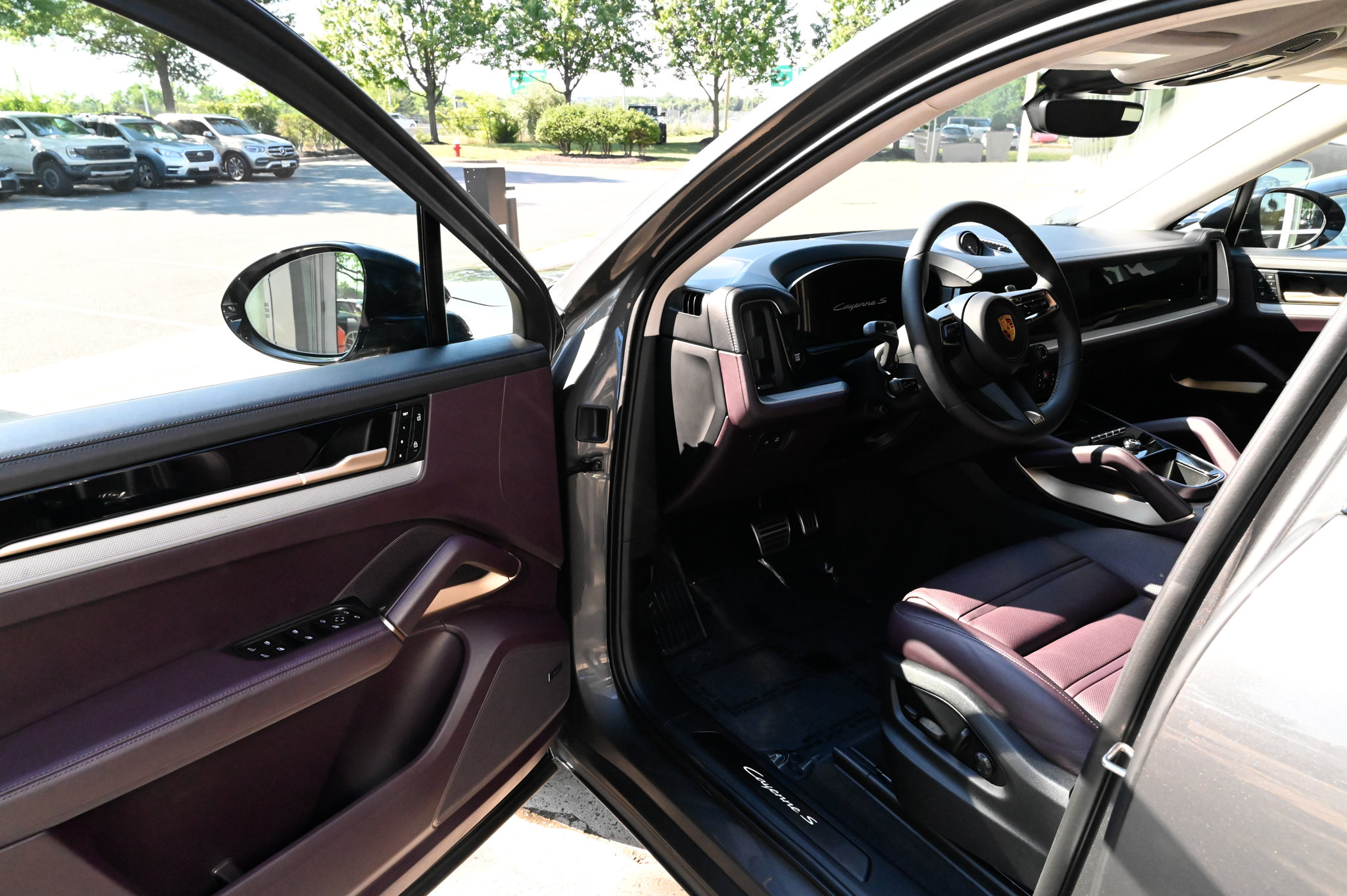Used 2025 Porsche Cayenne S AWD/4WD image 15