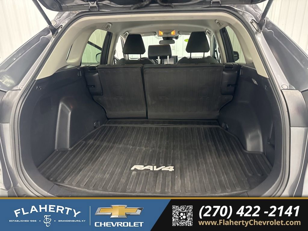 Used 2021 Toyota RAV4 XLE w/ XLE Grade Weather Package image 18