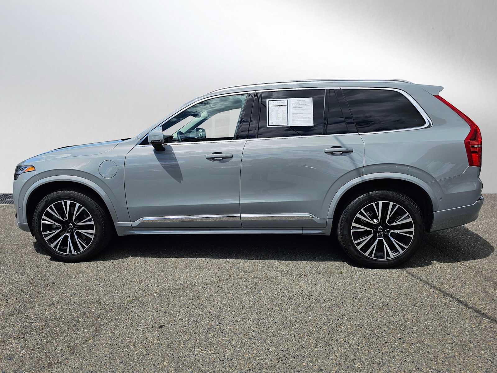 Certified 2025 Volvo XC90 T8 Plus w/ Protection Package Premier AWD/4WD image 6