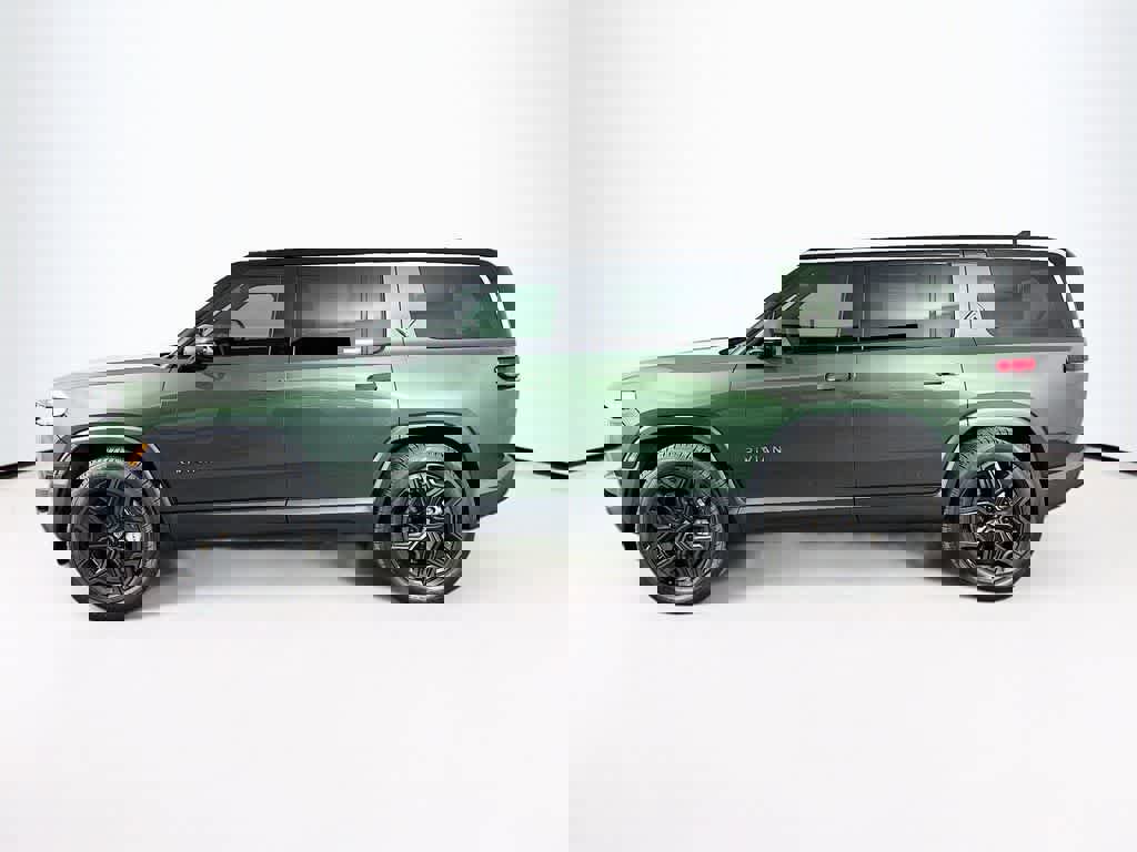 Used 2025 Rivian R1S Adventure image 3
